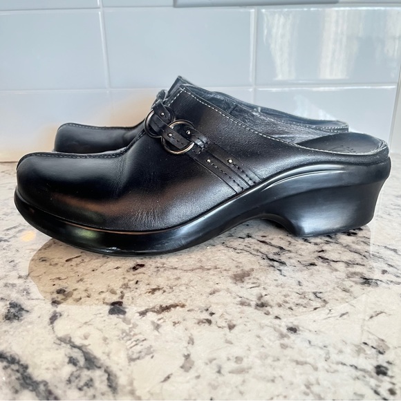 Ariat Black Leather “Valencia” Clog with decorative band across top Size 7.5 - Picture 1 of 7